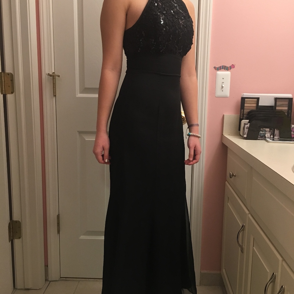 PROM BLACK DRESS - Picture 3 of 8